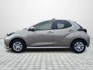 Toyota Yaris X AUTO - Image 4