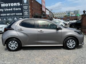 2021 Toyota Yaris 1.5 HYBRID AUTO - Image 2