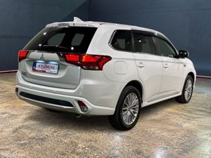 Mitsubishi Outlander 2.4 PHEV AUTOMATIC SUV - HIGH - Image 3