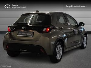 Toyota Yaris 1.0 LUNA - Image 2
