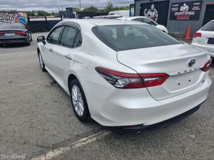 2021 Toyota Camry 2.5L Hybrid Low  Miles Fresh NCT - Image 3