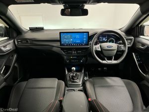 Ford Focus ST-Line X 1.0L EcoBoost 125PS - Parking - Image 4