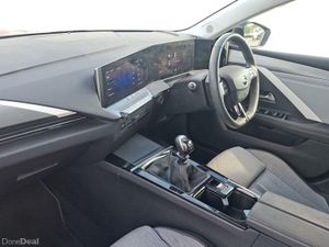Opel Astra Elegance 1.2 Turbo 110PS Petrol 6 Speed - Image 4