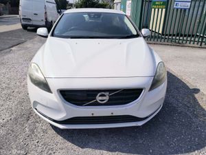 Volvo V40 1.6 Petrol Low kms! - Image 2