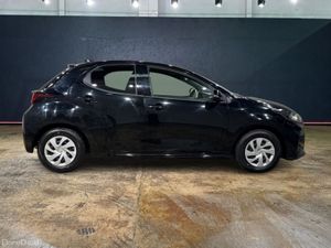 Toyota Yaris 1.5 HYBRID AUTOMATIC - PUSH BUTTON ST - Image 2