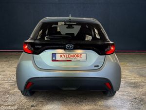 Toyota Yaris 1.5 HYBRID AUTOMATIC - CRUISE CONTROL - Image 4