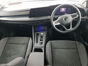 Volkswagen Golf 1.5 eTSI 130HP Style DSG MHEV - Image 4