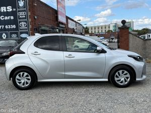 2021 Toyota Yaris 1.5 HYBRID AUTO - Image 2