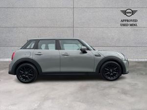 Mini Cooper 5-Door Cooper Classic - Image 4