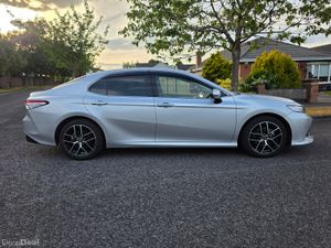 Toyota Camry 2.5 hybrid ( NCT and TAX ) - Image 4