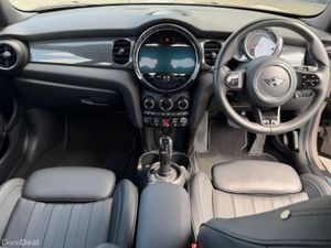 Mini Cooper 3-Door Cooper Exclusive - Image 4