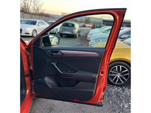Volkswagen T-Roc 2.0 TDI Style with Design Package - Image 4