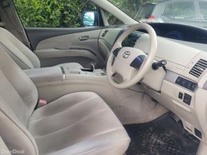 8 seats Toyota Estima 2011 - Image 4