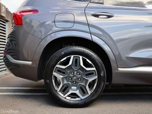 Hyundai Santa Fe 1.6 PHEV 4WD Executive Plus Auto - Image 3