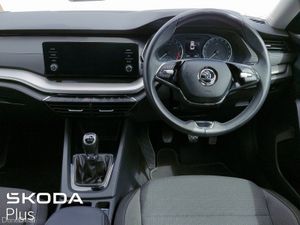 Skoda Octavia AMBITION 2.0TDI 115HP *WIRELESS CARP - Image 2