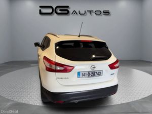 Nissan Qashqai Auto - Panroof - half Leather- Low - Image 3