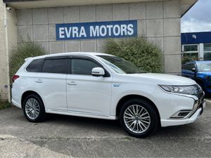 Mitsubishi Outlander G 4WD PHEV AUTOMATIC 2.4 PETR - Image 2