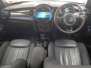 Mini Cooper 5-Door Cooper Exclusive - Image 4