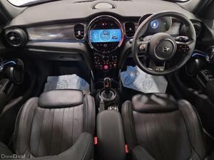 Mini Cooper 5-Door Cooper Exclusive - Image 4
