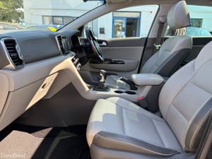 2016 KIA SPORTAGE 1.7d HIGH SPEC PAN ROOF - Image 4
