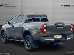 Toyota Hilux 2.8 D-4D Invincible X Auto 4WD Euro 6 - Image 4