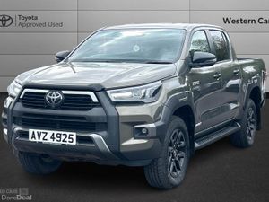 Toyota Hilux 2.8 D-4D Invincible X Auto 4WD Euro 6 - Image 3