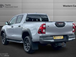 Toyota Hilux 2.8 D-4D Invincible X Auto 4WD Euro 6 - Image 4