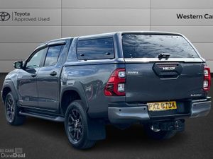 Toyota Hilux 2.8 D-4D Invincible X Auto 4WD Euro 6 - Image 4