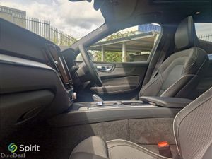 Volvo XC60 T6 Plus Plug In Hybrid - Image 4