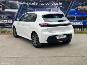 Peugeot 208 2022 1.2p Very KM! Like new! - Image 4