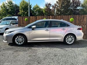 Toyota Corolla 1.8 Hybrid Luna Saloon - Image 4
