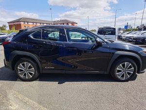 LEXUS UX 300E 54KWH - Image 4