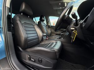 Volkswagen Golf FULL LEATHER SEATS  HEATED ELECTRI - Image 2