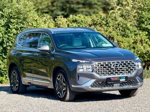2022 Hyundai Santa Fe Executive Plus PHEV 7 Seats - Image 4