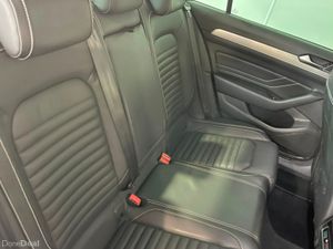 Volkswagen Passat ELEGANCE 2.0 TDI MANUAL 6SPEED F - Image 4