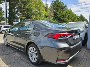2023 TOYOTA COROLLA LUNA PETROL HYBRID - Image 4