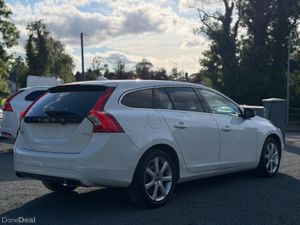 Volvo V60 2.0 D4 SE LUXURY PLUS 190 BHP DIESEL AUT - Image 4