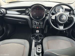 Mini Cooper 5-Door Cooper Classic - Image 4