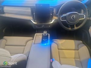 Volvo XC90 T8 Plug In Hybrid Plus - Image 4