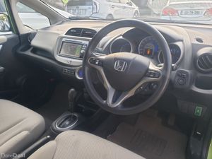 2013 hybrid Honda fit - Image 3