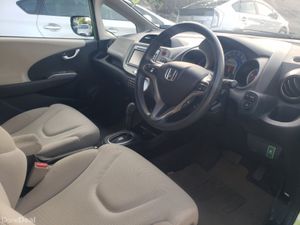 2013 hybrid Honda fit - Image 4