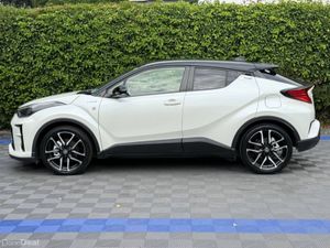 Toyota C-HR GR 1.8 HYBRID AUTO // 360 PARKING CAME - Image 3