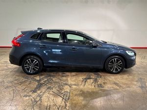 Volvo V40 1.5 AUTOMATIC - LEATHER UPHOLSTERY - FAC - Image 3