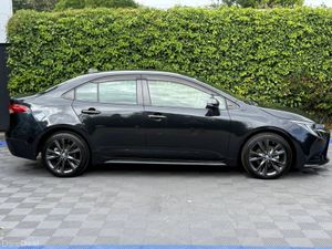 Toyota Corolla WXB EDITION 1.8 HYBRID AUTO // HALF - Image 2