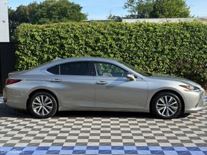 Lexus ES ES300H LUXURY 2.5 HYBRID AUTO ** HUGE SPE - Image 3