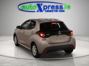 Toyota Yaris 1.5 HYBRID X, Automatic - Image 3