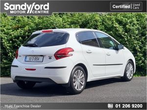 Peugeot 208 1.2 AUTO ALLURE Puretech**Low kms** - Image 4