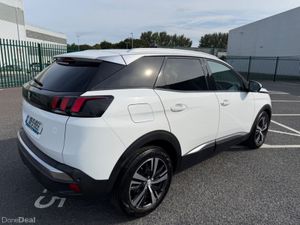 Peugeot 3008 1.2 PETROL, ALLURE MODEL, LOW MILEAGE - Image 3