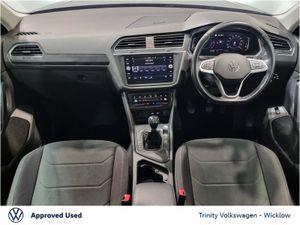 Volkswagen Tiguan ** ELEGANCE ** PAN ROOF ** 2.0 T - Image 2