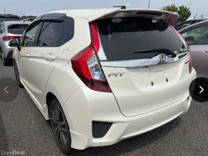 🔵 Honda Fit 1.5 Petrol/Hybrid Automatic Low Km - Image 3
